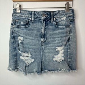 American Eagle AE Super High Rise Light Wash Distressed Mini Skirt Sz 8 Stretch